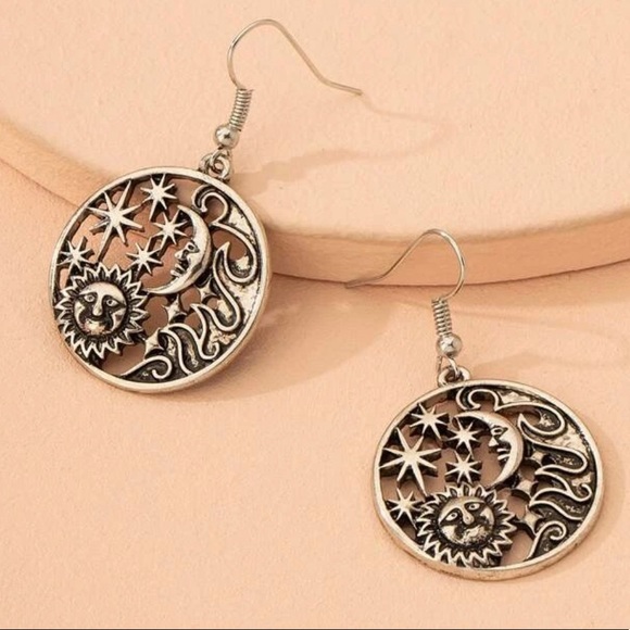 🎉HP🎉 🦋 3/$24 Sun and moon earrings / NWOT - Picture 3 of 4